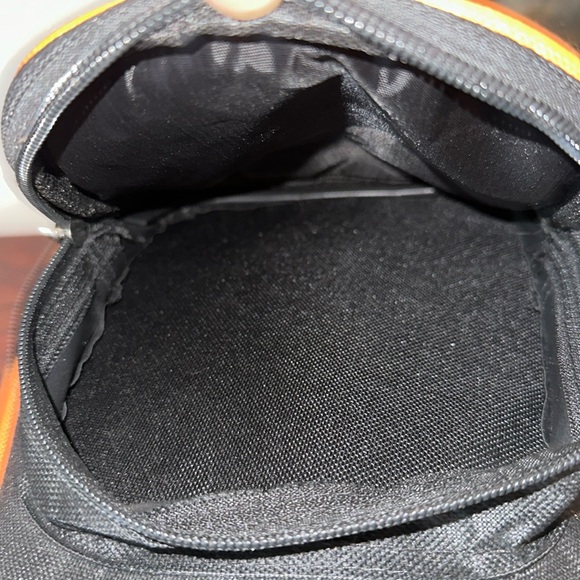 Donner *NEW* Ukulele Carrying Case with Adjustable Strap, Black - Picture 9 of 10